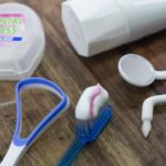 補助用具を使おう！～デンタルフロスの使い方～